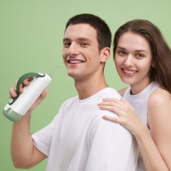 Fogászati zuhany Oclean W10, 5 üzemmód, 2 fúvóka, 200 ml, 1400 impulzus percenként, IPX7, USB-C, zöld