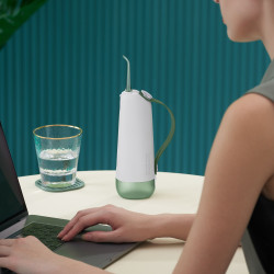 Fogászati zuhany Oclean W10, 5 üzemmód, 2 fúvóka, 200 ml, 1400 impulzus percenként, IPX7, USB-C, zöld