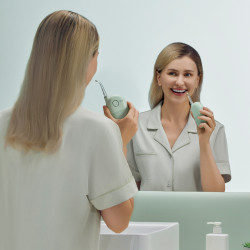 Irigator dentar Oclean AirPump A10, 3 moduri, 2 duze, 40 zile autonomie, IPX7, USB-C, Verde