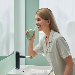 Irigator dentar Oclean AirPump A10, 3 moduri, 2 duze, 40 zile autonomie, IPX7, USB-C, Verde