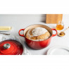 Oala din fonta Le Creuset 24147260912, 5,6 l, 26 cm, Pana la 260°C, Acoperire email, Inductie, Cuptor, Rosu
