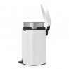 Κάδος με πεντάλ Brabantia NewIcon 649047, 20 l, Ομαλό κλείσιμο, Αντιολισθητική βάση, Μεταλλικός εσωτερικός κάδος, Λευκό
