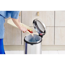 Coș cu pedală Brabantia NewIcon 649046, 20 l, închidere lină, bază antiderapantă, rezistent la amprente, Inox/Mate