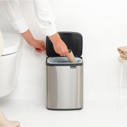 Cos de gunoi Brabantia Bo Small 1006632, 7 l, Deschidere lina si silentioasa, Baza antiderapanta, Rezistent la amprente, Otel inoxidabil/Mat