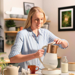 Βραστήρας Russell Hobbs Calm 27450-70, 2400W, 1,7 l, 40-100°C, Αθόρυβο βράσιμο, Κουμπιά αφής, Ηχητικές ειδοποιήσεις, 6 εναλλασσόμενα χρώματα, Προστασία, χωρίς BPA και PFAS, Λευκό/χρυσό