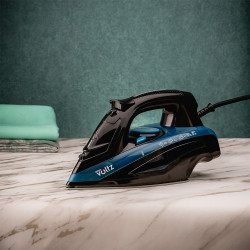 Oliver Voltz OV51050J Iron, 3000W, 440 ml, Ceramic, Anti-drip system, Anti-scale, Black/Blue