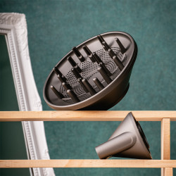 Uscător de păr cu motor fără perii Oliver Voltz OV51100Q, 1600W, 110000 rpm, 3 viteze, 4 setari, Jet rece, Negru