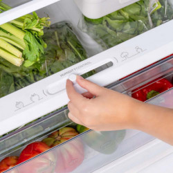 Хладилник Diplomat NFT185IE, 528 л, Клас Е, Реверсивни врати, Total No Frost, Външен контрол с LED дисплей, Черен