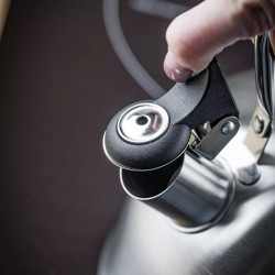 Kinghoff vízforraló KH 1859, 2,5 l, indukciós, fa fogantyú, Inox