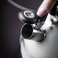 Свирещ чайник Kinghoff KH 1854, 1.8 л, Индукция, Топлоизолирана дръжка, Бежов