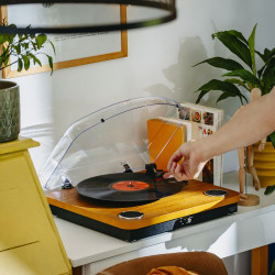 Lemezjátszó beépített hangszórókkal Adler AD 1914, félautomata, 7"/10"/12", 45 RPM adapter, RCA, Bluetooth 5.4, USB felvétel, Fa/Fekete