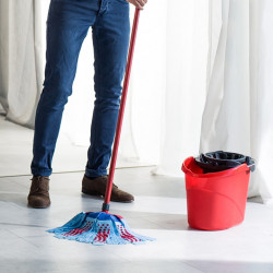 Vileda Super Mocio Floor Cleaning Kit, 3-piece set, 10 L, Wringing Mechanism, Red