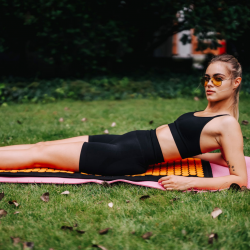 Medivon Chronos Acupressure Mat, 23 x 48 cm, Hypoallergenic, Improves blood circulation and sleep, Relieves muscle tension, +Carry Bag, Black/Orange