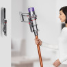 Dyson Cyclone V10 Absolute 448883-01 álló porszívó, 150AW, 125 000 fordulat/perc, 0,77 l, 60 perc, 3 üzemmód, 2 Tier Cyclone™, HEPA, csendes, higiénikus ürítés, nem gubancolódik, nikkel/narancssárga