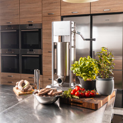 Μηχανή πλήρωσης λουκάνικων Klausberg KB 7930, 5 kg, χειροκίνητη, 4 χαλύβδινα ακροφύσια, βαλβίδα εξαέρωσης, κύλινδρος κύλισης, Inox