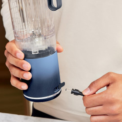 Blender portabil Ninja Blast Max BC251EUGY, 14.4W, 11.1V, 570 ml, 19000 rpm, Zdrobire gheata, Pana la 25 de cicluri, Fara BPA, Gri