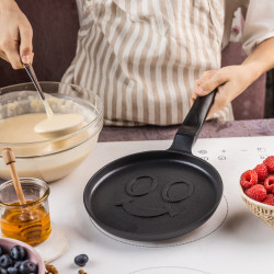 Klausberg KB 7971 Pancake Pan, 18 cm, Textured "Smile" Bottom, Non-stick Coating, PFOA-Free, Induction Compatible, Black