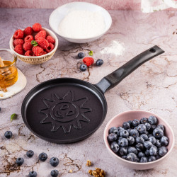 Klausberg KB 7972 Pancake Pan, 18 cm, Sun-Patterned Base, Non-Stick Coating, PFOA-Free, Induction Compatible, Black