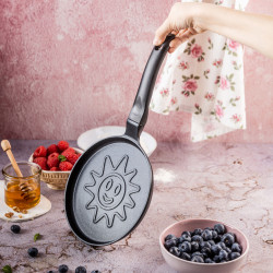 Τηγάνι για τηγανίτες Klausberg KB 7972, 18 cm, ανάγλυφος πυθμένας με ήλιο, αντικολλητική επίστρωση, χωρίς PFOA, επαγωγή, Μαύρο