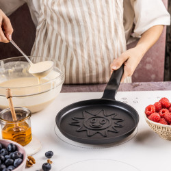 Klausberg KB 7972 Pancake Pan, 18 cm, Sun-Patterned Base, Non-Stick Coating, PFOA-Free, Induction Compatible, Black