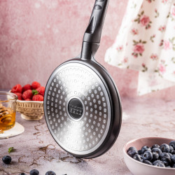 Klausberg KB 7973 Pancake Pan, 18 cm, Embossed bottom with kitten design, Non-stick coating, PFOA-free, Induction-compatible, Black