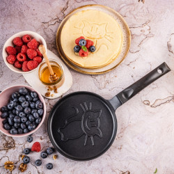 Klausberg KB 7973 Pancake Pan, 18 cm, Embossed bottom with kitten design, Non-stick coating, PFOA-free, Induction-compatible, Black