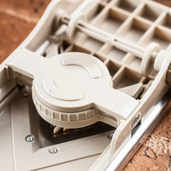 Резачка за зеленчуци Kinghoff KH 2006, Регулируема дебелина, V-образни остриета, Жулиен 5 мм, Бежов/Сив