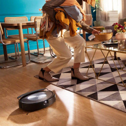 iRobot Roomba Combo J7 Robot Vacuum, 33W, Wi-Fi, 1700 Pa, 276 ml, 75-minute runtime, Voice commands, Black