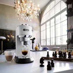Espressoare DeLonghi EC685.W, 1300W, 15 bar, 1.1 l, 3 adaptoare, Controlul temperaturii, Alb