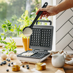 Mesko MS 3091 Waffle Maker, 1800W, Non-stick coating, 2 plates, Non-slip feet, White