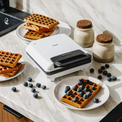Mesko MS 3091 Waffle Maker, 1800W, Non-stick coating, 2 plates, Non-slip feet, White