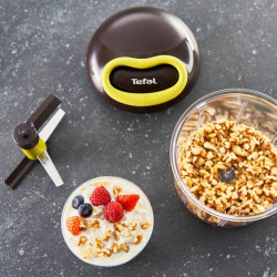 Tocator manual cu funie,Tefal K1320404 0,9 L, Mecanism automat de retragere a funiei, 2 lame otel, blocare capac, negru/verde