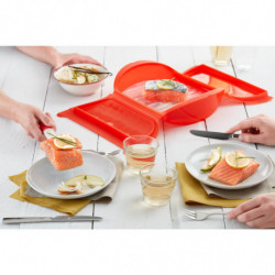 Съд за готвене на пара в микровълнова с решетка Lekue 1009026, 1.4 литра, 3-4 порции, Платинен силикон, Червен