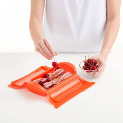 Lekue 1009048 Microwave Steamer with Rack, 1–2 servings, Platinum Silicone, Red