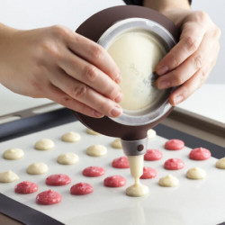 Seringa pentru patiserie Lekue 1010198, 6 accesorii, -60°C/+220°C, Silicon platinat, Maro