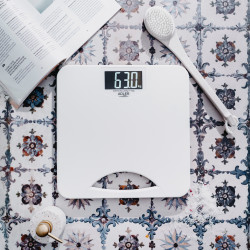 Adler AD 8193 Scale, Up to 250 kg, LCD, Battery and Overload Indicators, Non-Slip, White