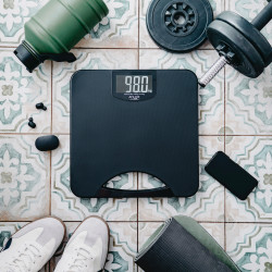 Adler AD 8193 mérleg, 250 kg-ig, LCD, akkumulátor és túlterhelés jelző, csúszásmentes, fekete