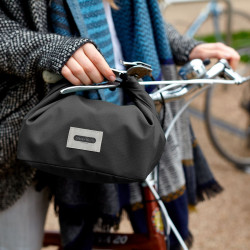 Black+Blum LBB018 Insulated Lunch Bag, 6.7 L, 33.5 x 15.5 x 31 cm, Water-Repellent, Roll-Top, Carrying Strap, BPA-Free, Black