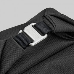 Black+Blum LBB018 Insulated Lunch Bag, 6.7 L, 33.5 x 15.5 x 31 cm, Water-Repellent, Roll-Top, Carrying Strap, BPA-Free, Black