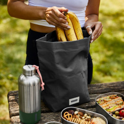 Black+Blum LBB018 Insulated Lunch Bag, 6.7 L, 33.5 x 15.5 x 31 cm, Water-Repellent, Roll-Top, Carrying Strap, BPA-Free, Black