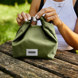 Black+Blum LBB019 Insulated Lunch Bag, 6.7 L, 33.5 x 15.5 x 31 cm, Water-Repellent, Roll-Top, Carrying Strap, BPA-Free, Green