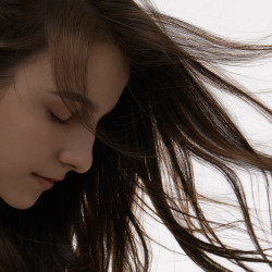 Сешоар Xiaomi Mi Ionic Hair Dryer H300 BHR5081GL, 1600W, Йонна терапия, NTC, Редуващ се топъл/студен въздух, Метален корпус, Бял