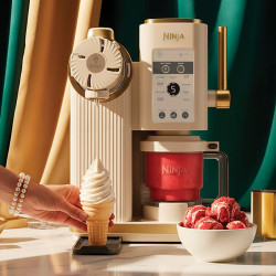 Ninja CREAMi Scoop & Swirl™ NC701EUSTGD 13-in-1 Ice Cream Maker, 800W, 13 Programs, 3-Speed Cone Lever, CreamiFit, Creamify, 2 x 473 ml Bowls, Customization, Cream/Gold