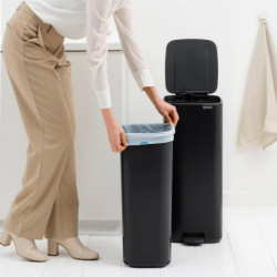 Brabantia Bo Pedal 1010139 szemetes, 30 l, könnyű zárás, csúszásgátló talp, fekete