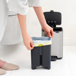 Кош за боклук Brabantia Bo Pedal 1010141, 4 л, Леко затваряне, Противоплъзгаща основа, Устойчив на пръстови отпечатъци, Инокс/Мат