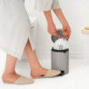 Coș de gunoi cu pedală Brabantia NewIcon 1010433, 3 l, închidere lentă, bază antiderapantă, gri deschis