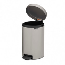 Coș de gunoi cu pedală Brabantia NewIcon 1010440, 12 l, închidere lentă, bază antiderapantă, gri deschis