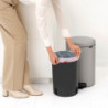 Κάδος απορριμμάτων με πεντάλ Brabantia NewIcon 1010441, 20 λίτρα, Απαλό κλείσιμο, Αντιολισθητική βάση, Ανοιχτό γκρι