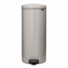 Brabantia NewIcon 1010442 pedálos szemetes, 30 l, lágy zárás, csúszásgátló talp, világosszürke