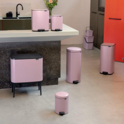 Brabantia NewIcon 1010443 pedálos szemetes, 30 l, lágy zárás, csúszásgátló talp, rózsaszín